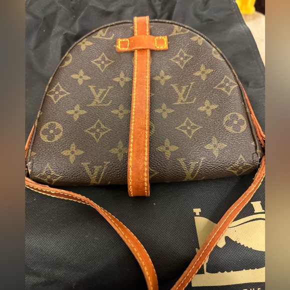 Louis Vuitton Crossbody bag. Looking for a new home. - Picture 4 of 11